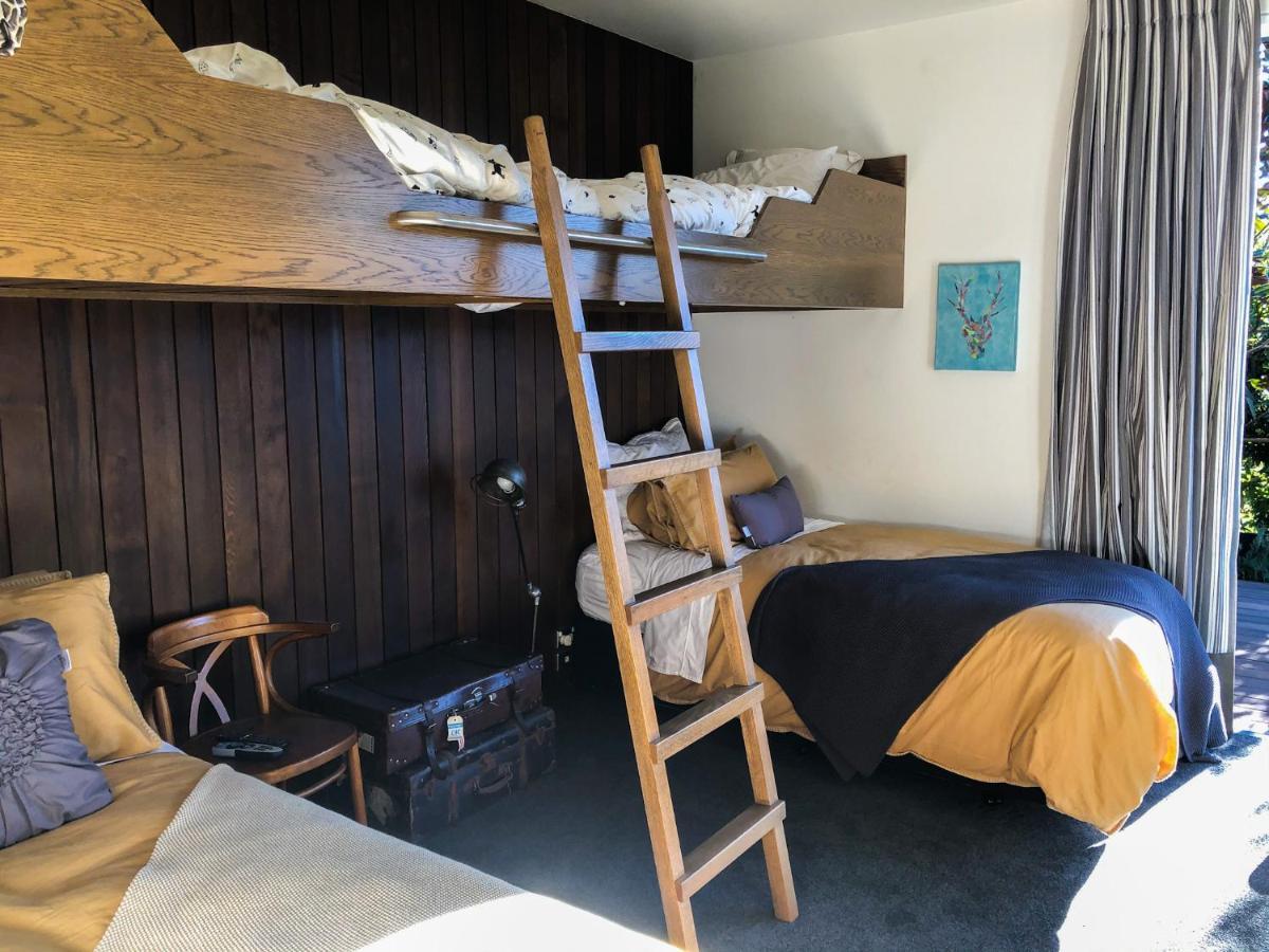 アカロア Newton Heights Bed & Breakfast エクステリア 写真