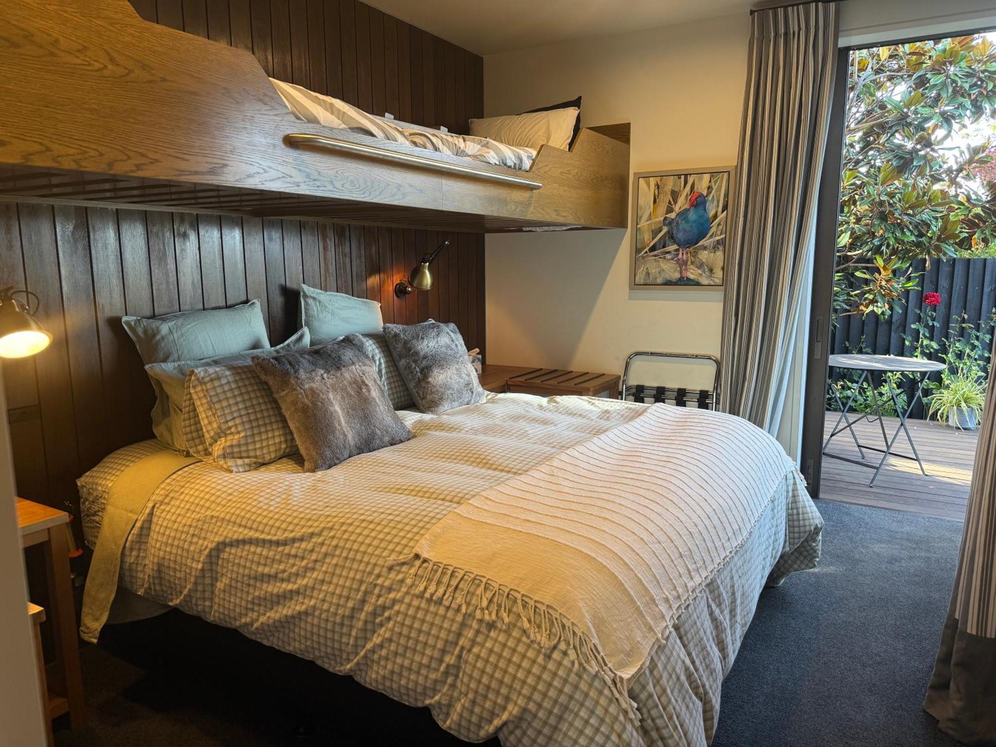 アカロア Newton Heights Bed & Breakfast エクステリア 写真